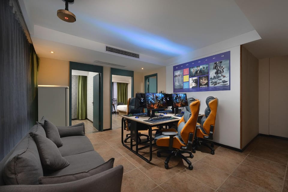 Net Fish E-sports Hotel (Jiashan Yintai Branch) Hotel in Shanghai