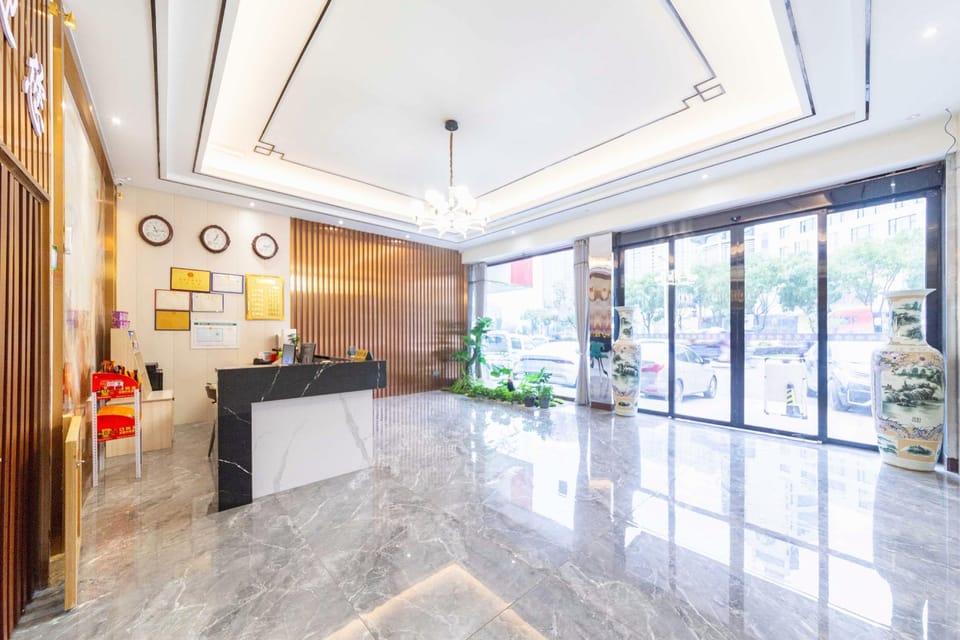 Phoenix Hotel (Yufeng Avenue Branch of Rainbow Department Store) Hotel in Zhejiang