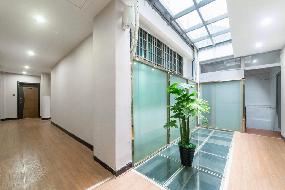 Phoenix Hotel (Yufeng Avenue Branch of Rainbow Department Store) Hotel in Zhejiang