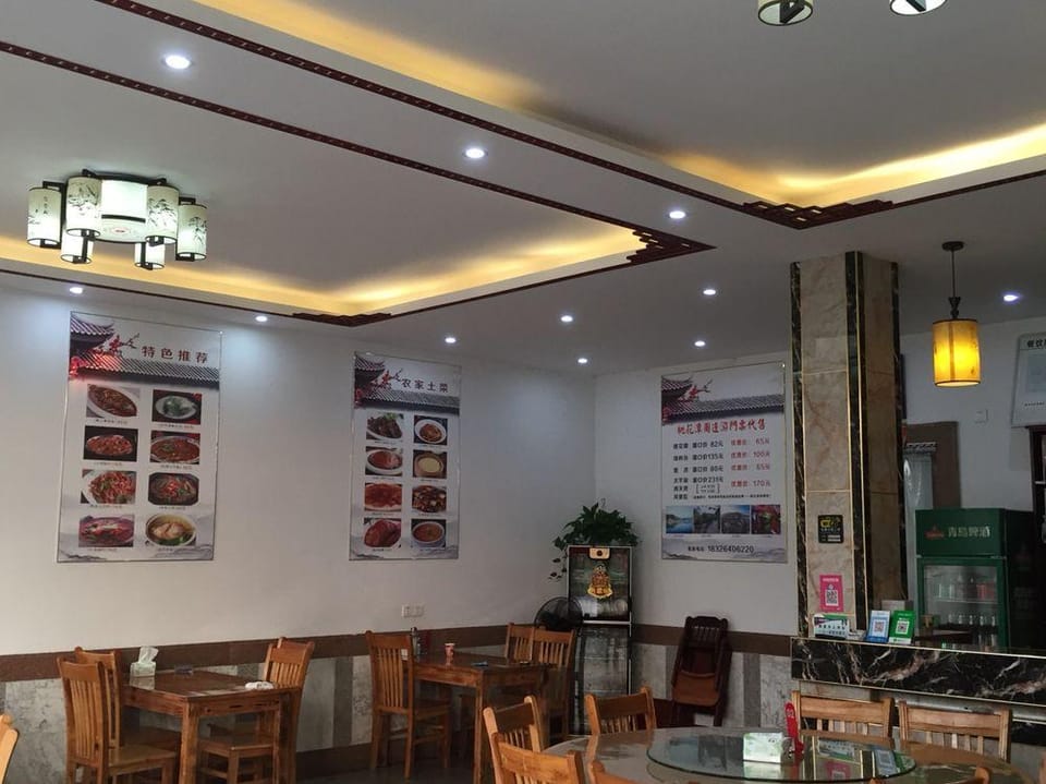 Shili Taohua Hotel (Taohuatan Scenic Area Branch) Hotel in Zhejiang