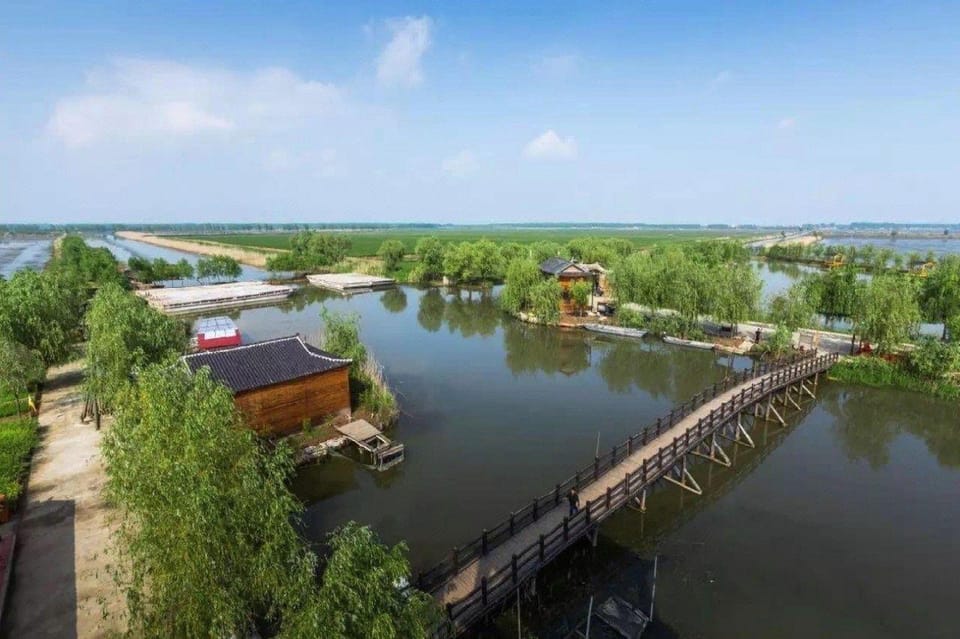 Guest rooms at Gaoyou Lake Reed Wetland Park Resort Hotel in Jiangsu