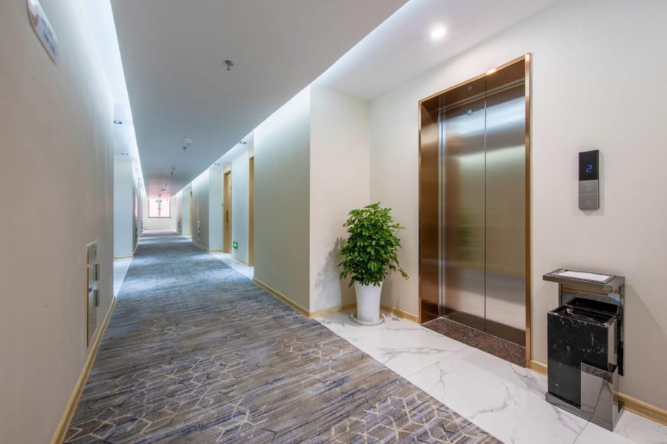 New Foundation Hotel (Nanjing Pukou District Hongyang Plaza Branch) Hotel in Nanjing
