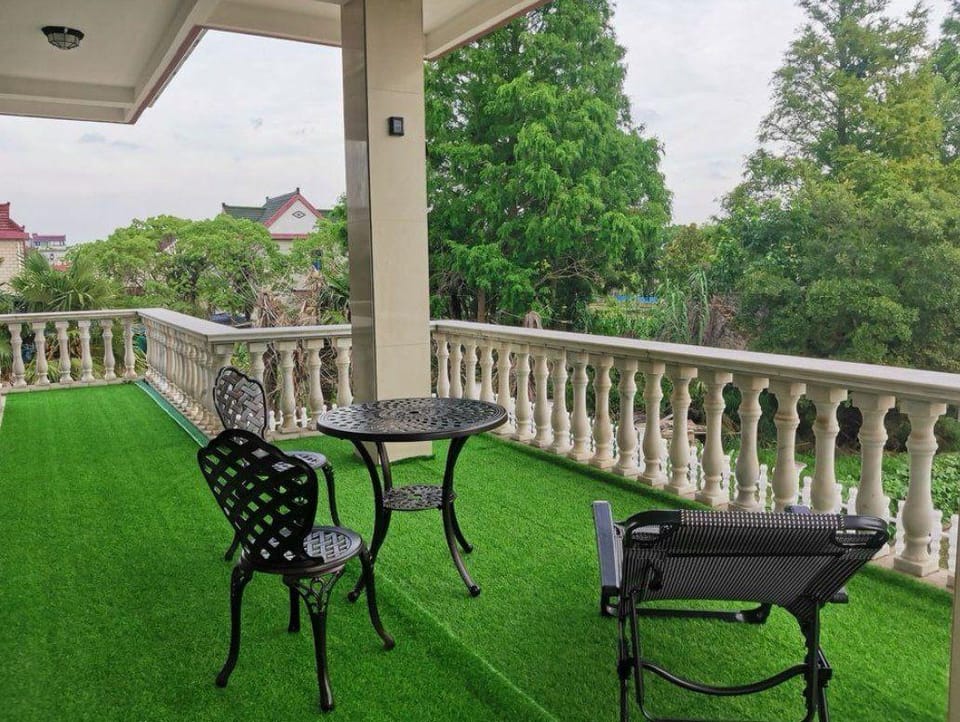 Silver Harbor Farmhouse Hotel in Shanghai