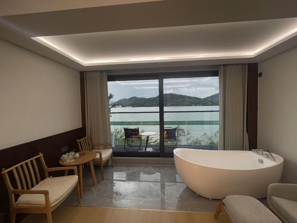 Fanshe Homestay (Dongqian Lake Tourist Resort Branch) Hotel in Zhejiang