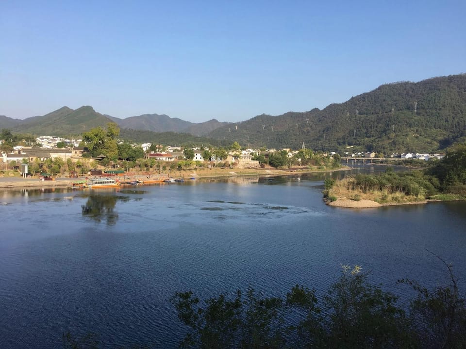 Backpacker Farmhouse Hotel in Hangzhou