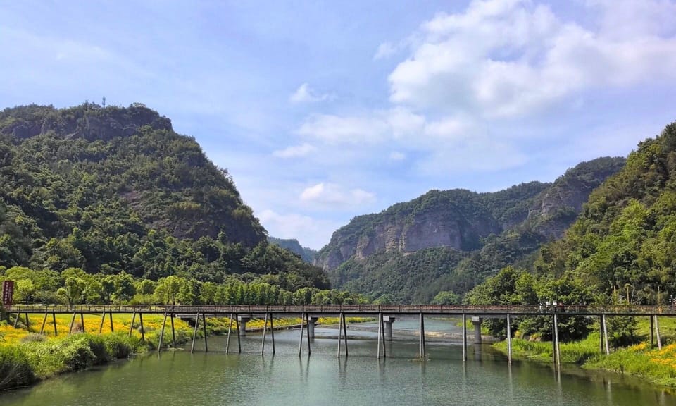 Yayu Guesthouse (19 Peaks Glass Skywalk Branch) Hotel in Zhejiang