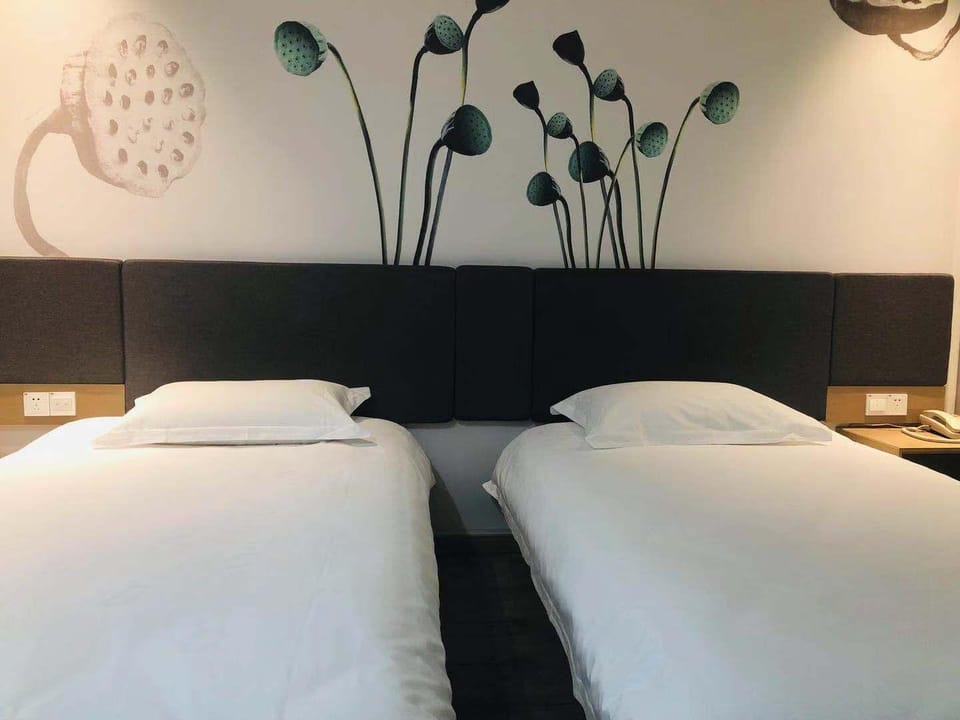 Heng8 Chain Hotel (Shaoxing Shengzhou West Railway Station Branch) Hotel in Zhejiang