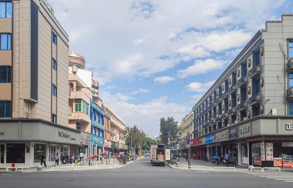 Longgang Tujin Hotel (Pedestrian Street Branch) Hotel in Zhejiang