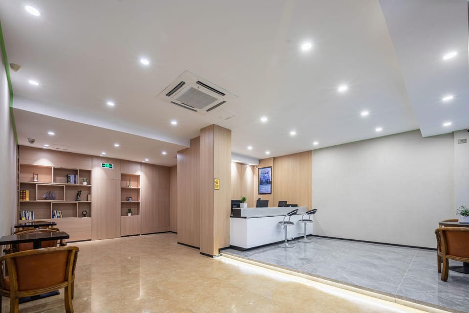 Longgang Tujin Hotel (Pedestrian Street Branch) Hotel in Zhejiang