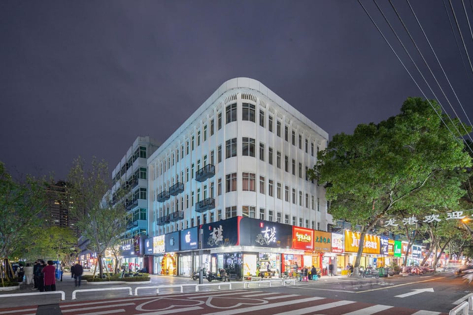 Longgang Tujin Hotel (Pedestrian Street Branch) Hotel in Zhejiang