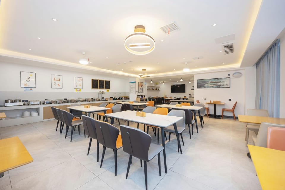 Sanyin High-Altitude Hotel (Haiyan Science and Technology City Branch) Hotel in Zhejiang