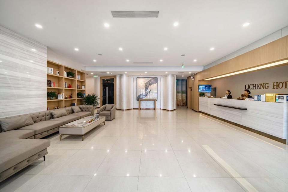 Parisley City Hotel (Haining Railway Station Branch) Hotel in Hangzhou