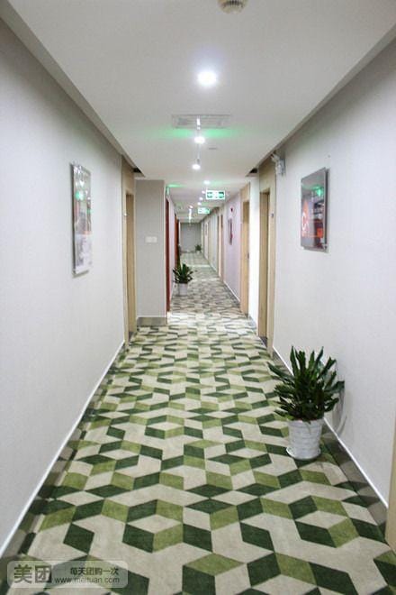 Durian Candy Hotel (Zhuji Diankou Bus Station Branch) Hotel in Hangzhou