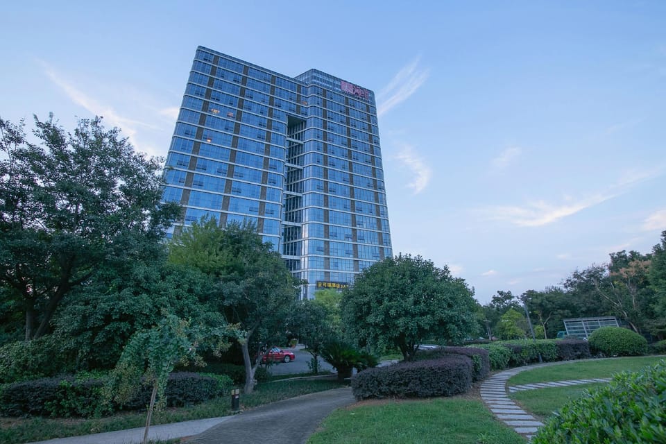 Juhua Lakeview Boutique Apartment Hotel in Hangzhou