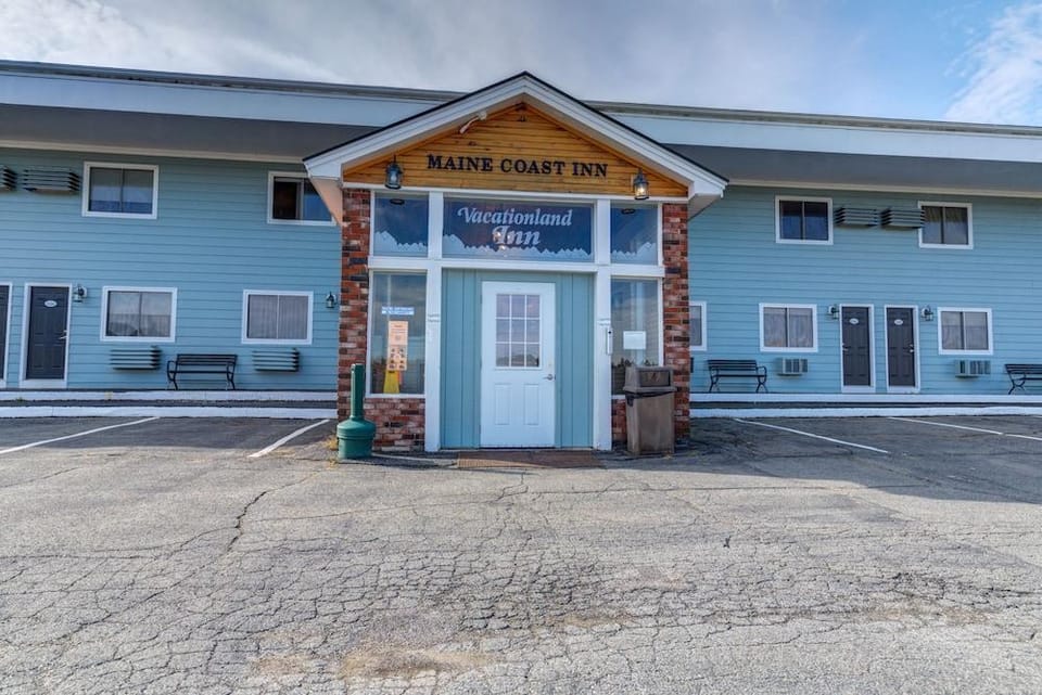 Vacationland Inn & Suites Hotel in Bangor
