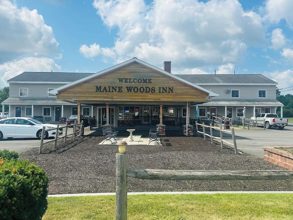 Vacationland Inn & Suites Hotel in Bangor
