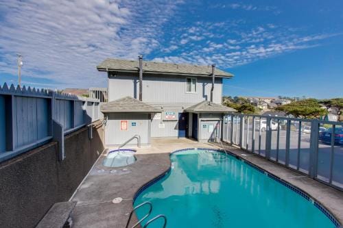 209 Gritz's Hideaway Hotel in Newport