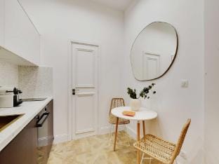 Elegant studio - 2P - AuteuilBois de Boulogne Hotel in Paris