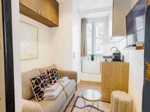 Appartement in the heart of Paris  Eiffel Tower Hotel in Paris