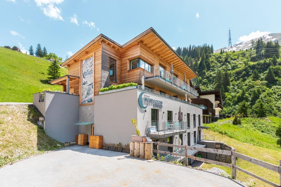 Mondschein Hotel & Chalet Hotel in Stuben