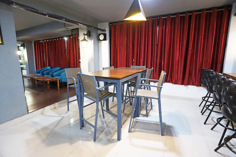 Capital O Levanti Near Aravali Biodiversity Park Hotel in Gurugram