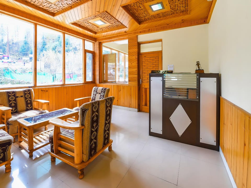 OYO Solang Holiday Inn Hotel in Himachal Pradesh