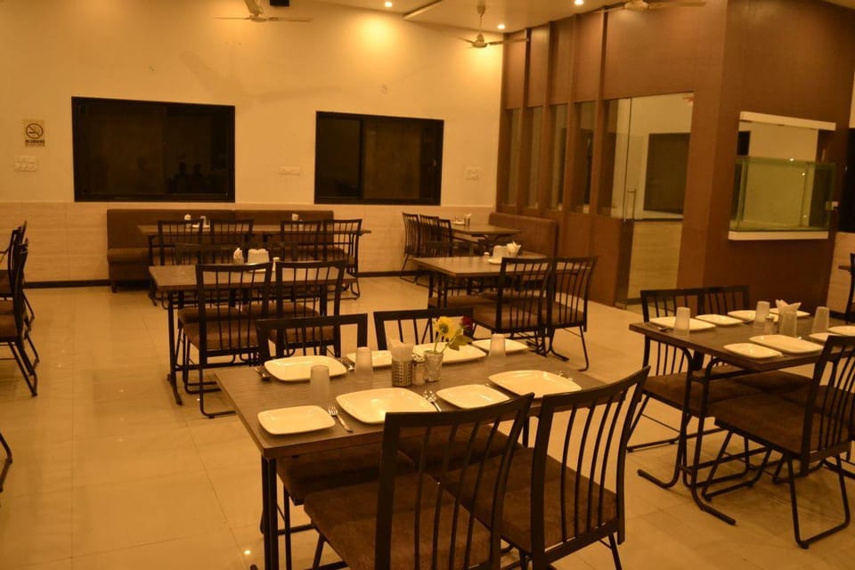 Hotel Safari Lodge in Maharashtra