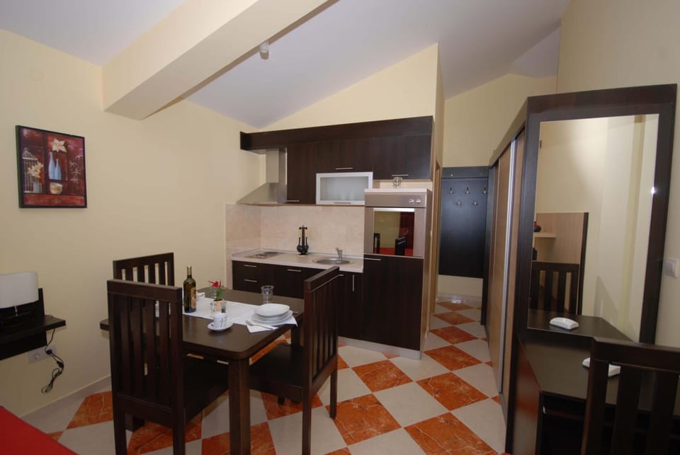 Apartments Stepic Hotel in Okrug Gornji