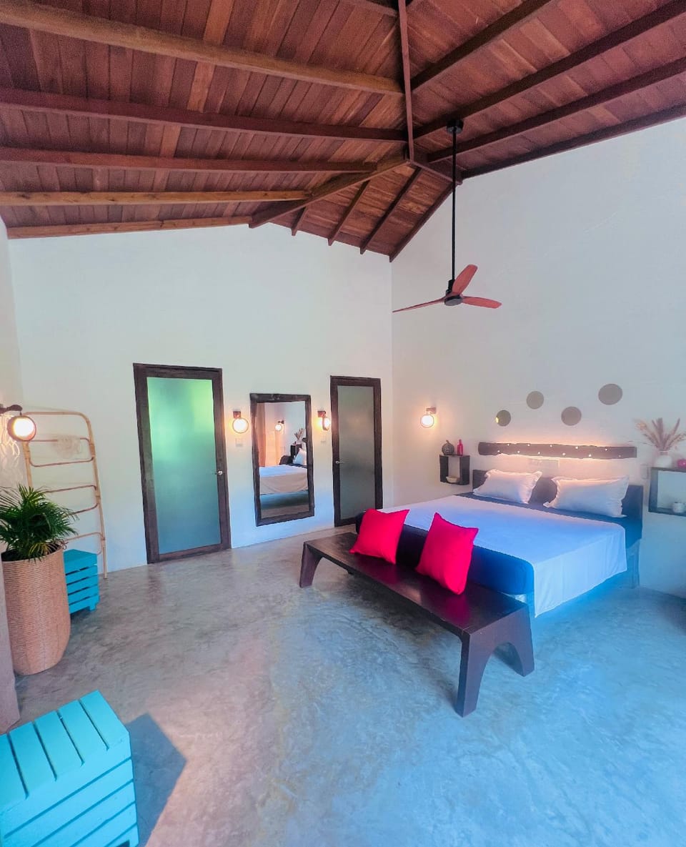 Island tropical retreat Inn in Southern Province