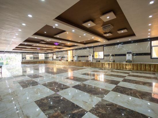 Royal Mansion Lawns Hotel in Uttar Pradesh