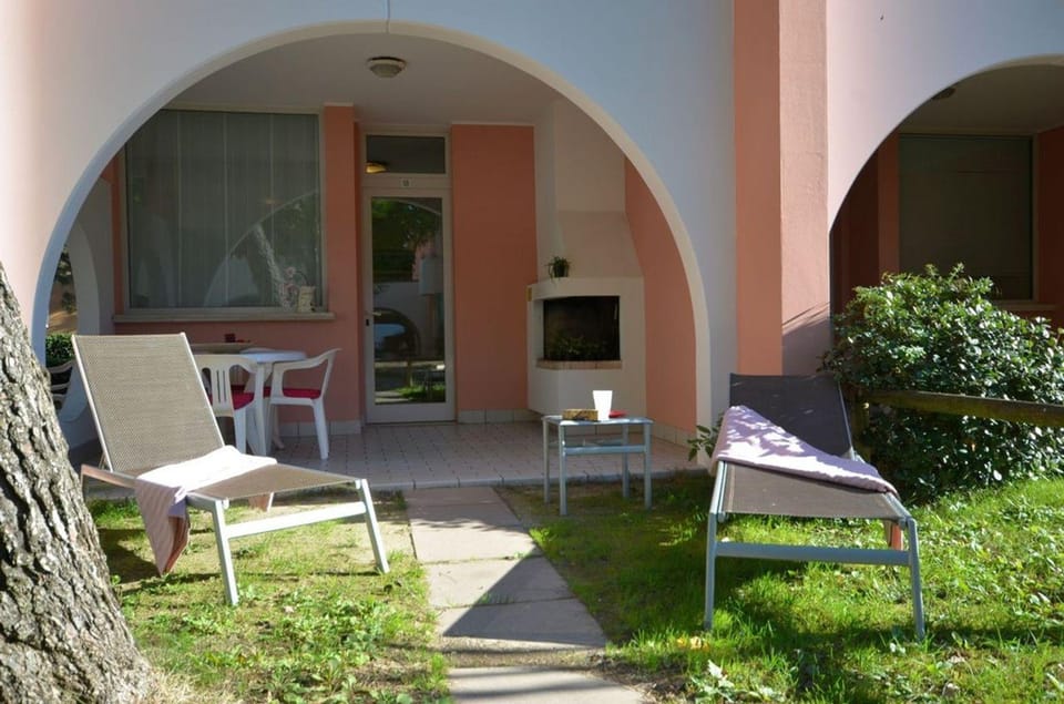Bright modern villa with garden by Beahost Rentals Resort in Bibione