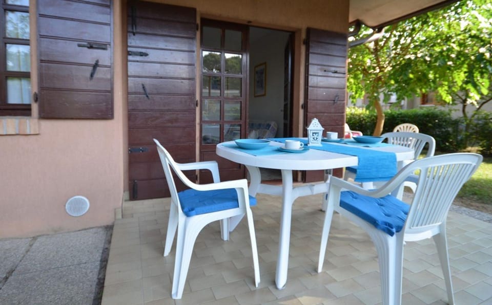 Stylish villa with private garden in a quiet area by Beahost Rentals Resort in Bibione