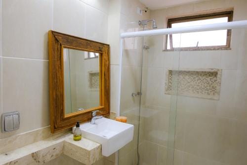 Suite familiar em ap perto da churrascaria Lago Sul - Quitandinha Hotel in Duque de Caxias