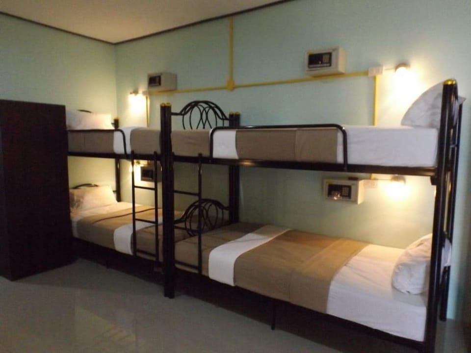Lanta Long Beach Hostel Hostel in Sala Dan
