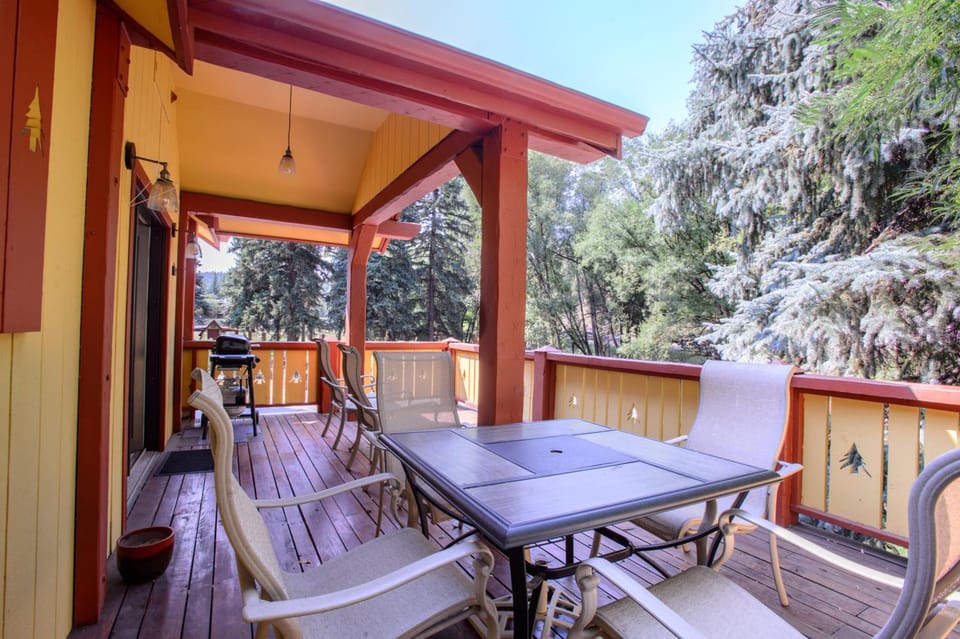 Alpen Way Chalet Mountain Lodge Lodge in Evergreen