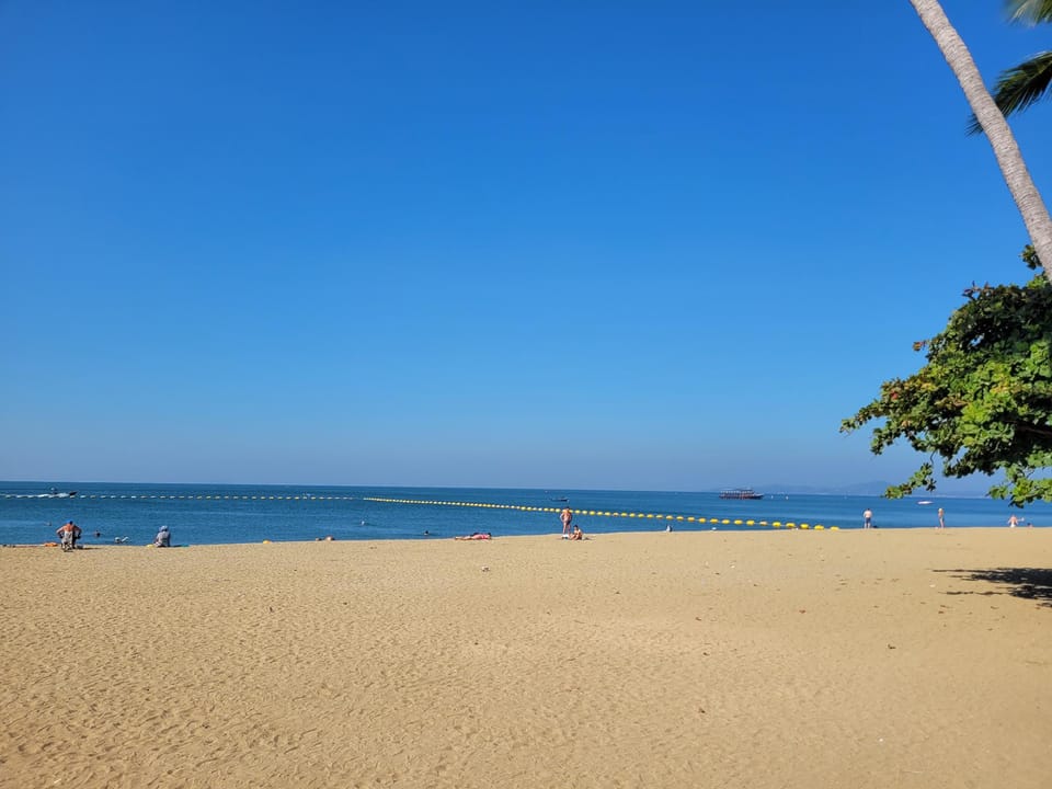 Sorot Jomtien Beach Hotel in Pattaya City