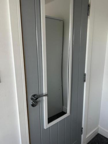 Gatwick Guest House - Short & Long Stay, Airport Parking, Airport Shuttle, Early & Late Check In - 4 Hotel in Crawley