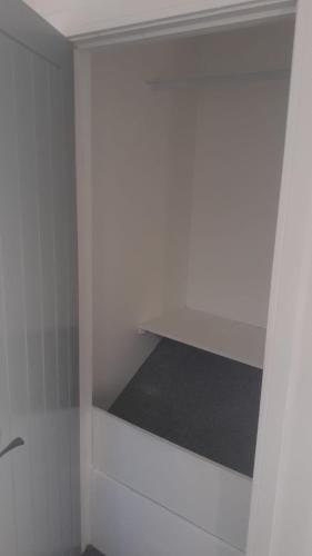 Gatwick Guest House - Short & Long Stay, Airport Parking, Airport Shuttle, Early & Late Check In - 4 Hotel in Crawley
