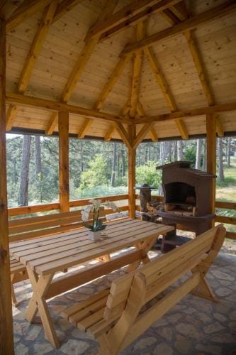 Apartman Crni bor 2 Tara Lodge in Zlatibor District, Serbia