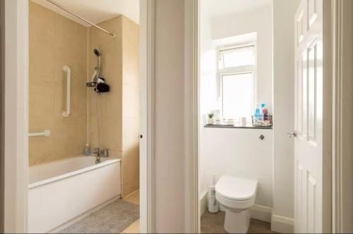 Charming Double Room Near Richmond Park Kingston Gate Hotel in Kingston upon Thames