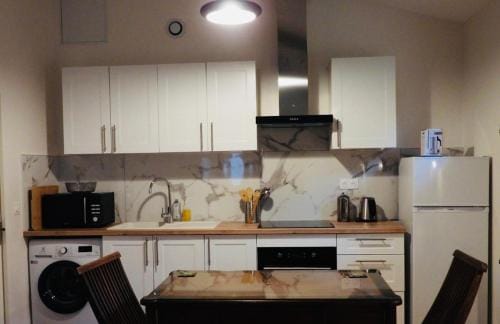 Iris Garden Cottage Hotel in Saint-Germain-en-Laye