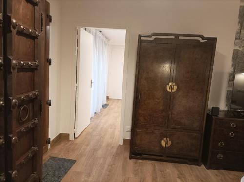 Iris Garden Cottage Hotel in Saint-Germain-en-Laye