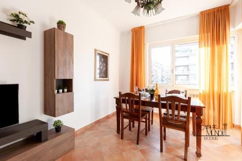 Caput Mundi Rooms - 100mt to Metro A, Terrace, A-C, 15 min to center Hotel in Rome