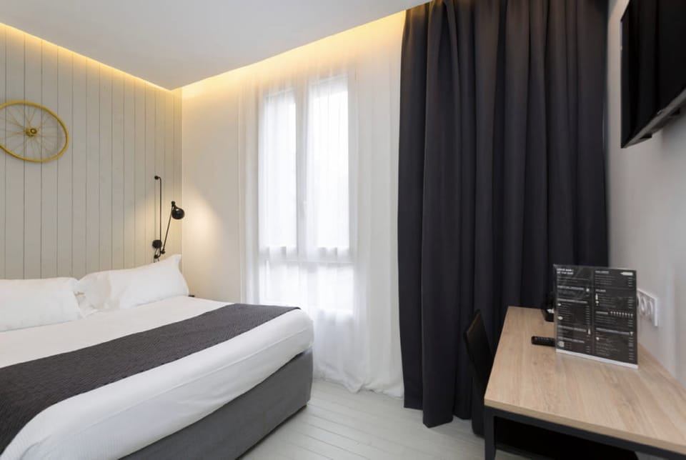 Atypik Hotel                                                                     Hotel in Mairie de Clichy - Métro