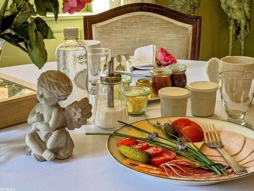 Charmant logement a Saulx - FR-1-583-235 Hotel in Switzerland