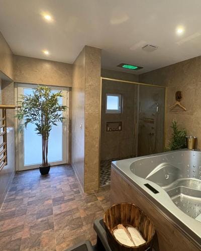 BALIROOM Prestige Hotel in Villeurbanne