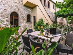 Country House in Tuscany with Pool and Tennis Hotel in Tuscany