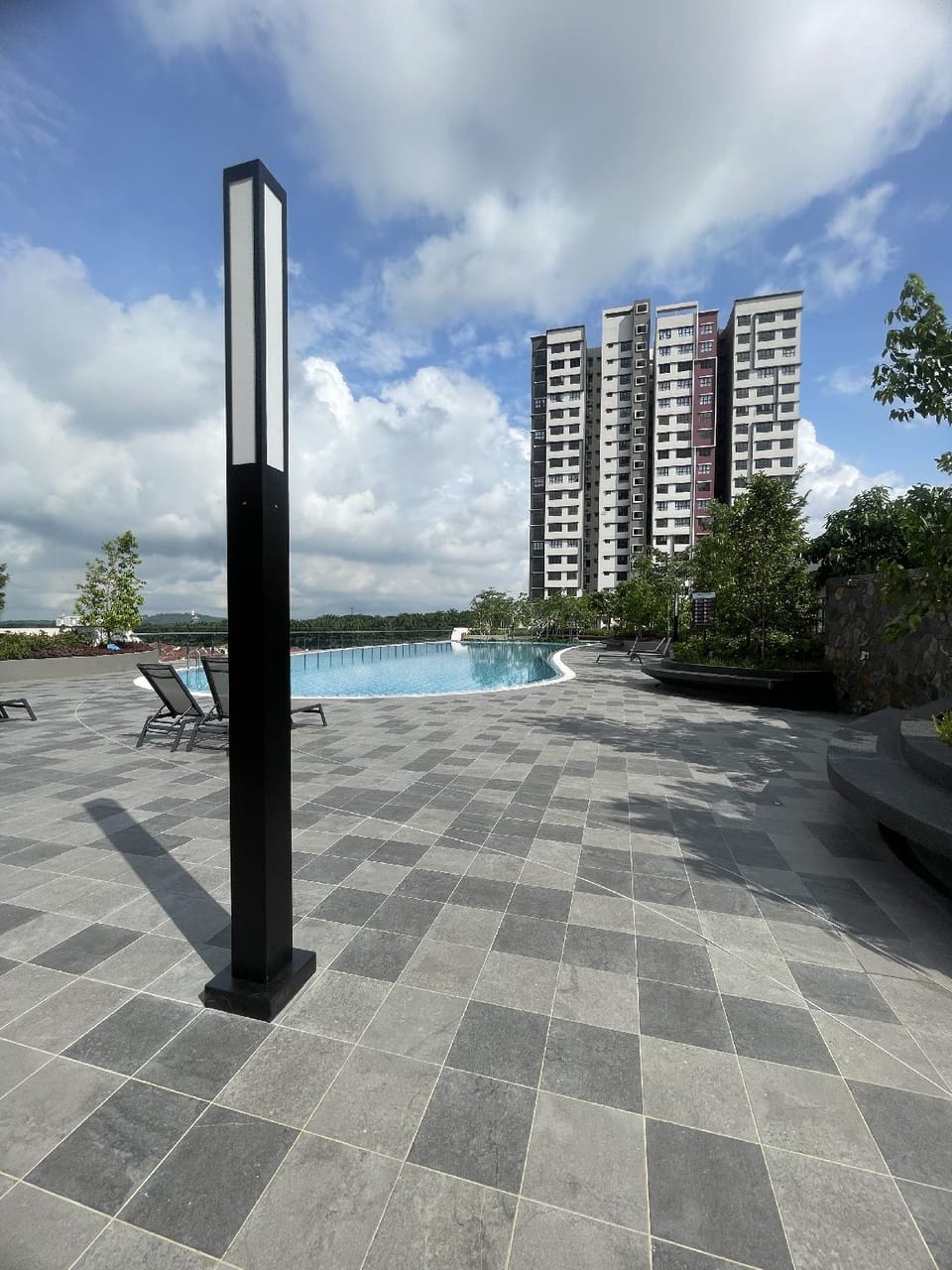 Swimming pool [outdoor]