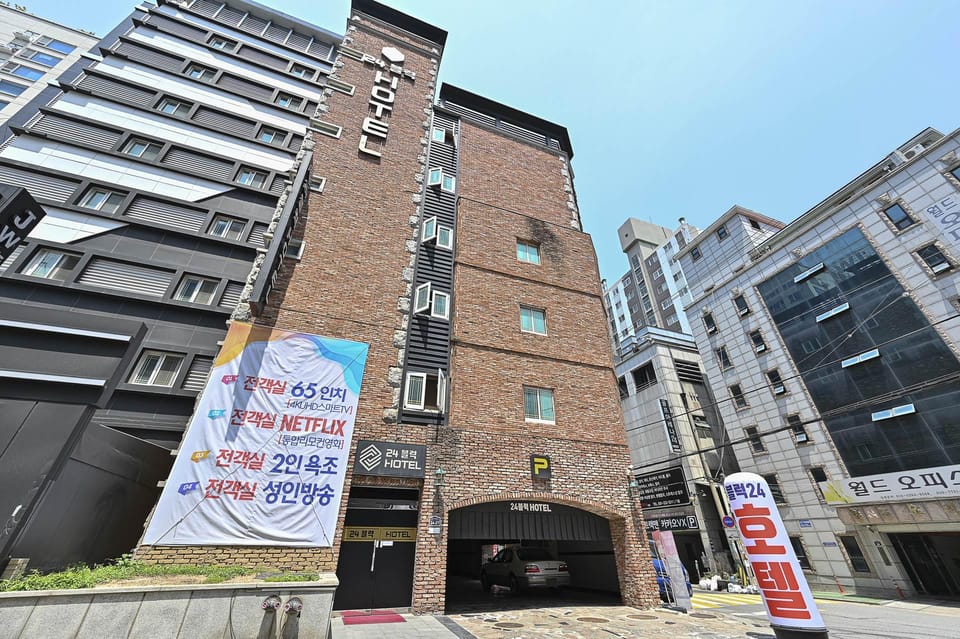 Suwon City Hall Station Block 24 Motel in Gyeonggi-do