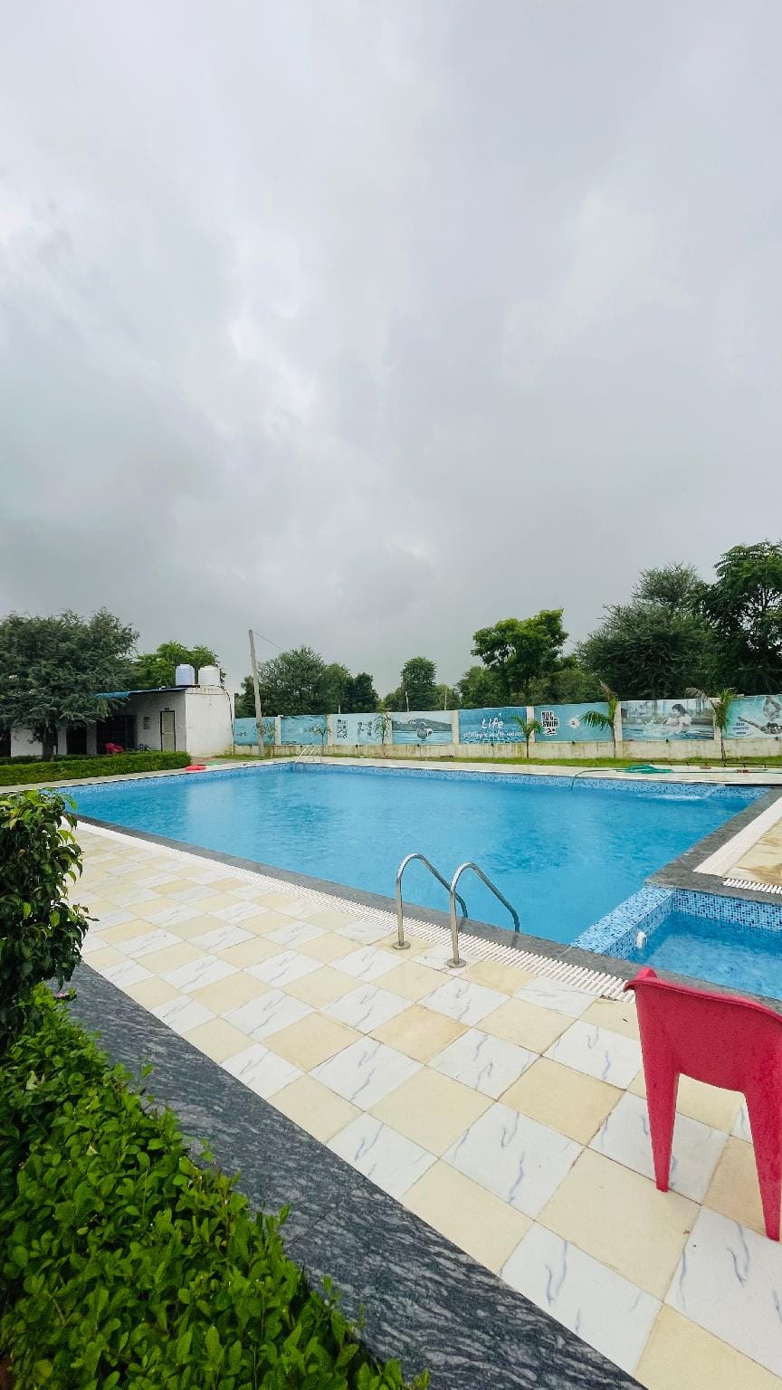 Swimming pool